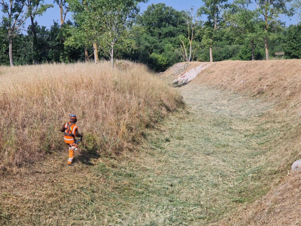 Diapo_Entretien des canaux et des voies navigables 2@2x